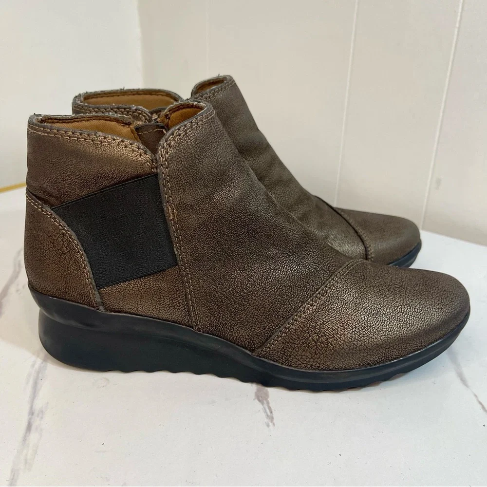 Clarks cloudwalkers Metallic Brown Ankle Booties, Wedge Heel Size 7.5M